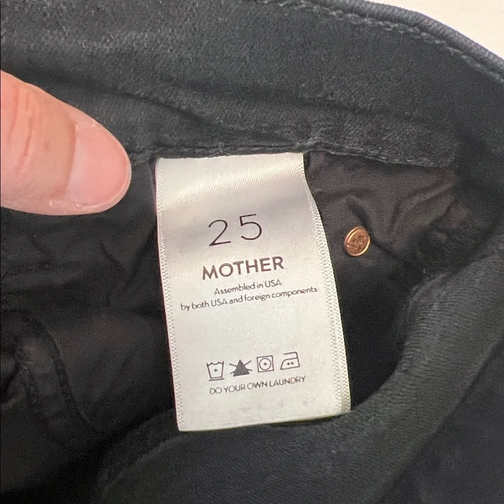 MOTHER THE MID RISE DAZZLER ANKLE BLACK JEANS IN NOT GUILY WASH SIZE 25